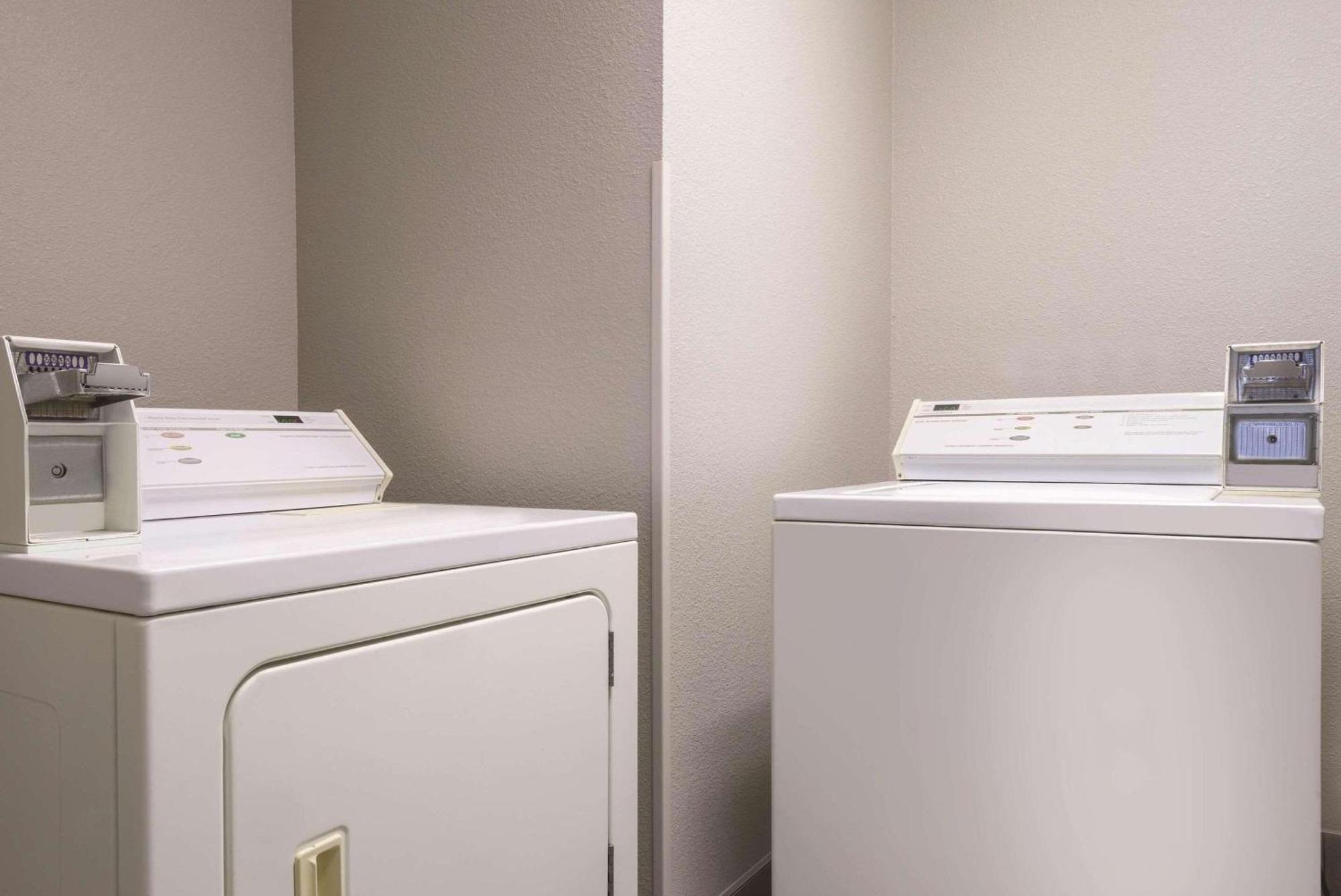 Country Inn & Suites By Radisson, Cedar Falls, Ia Exteriör bild