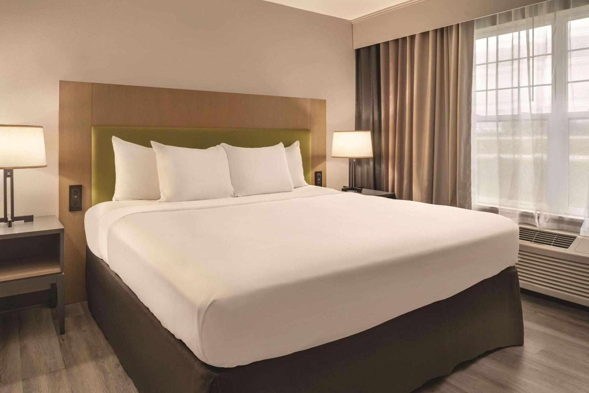 Country Inn & Suites By Radisson, Cedar Falls, Ia Exteriör bild