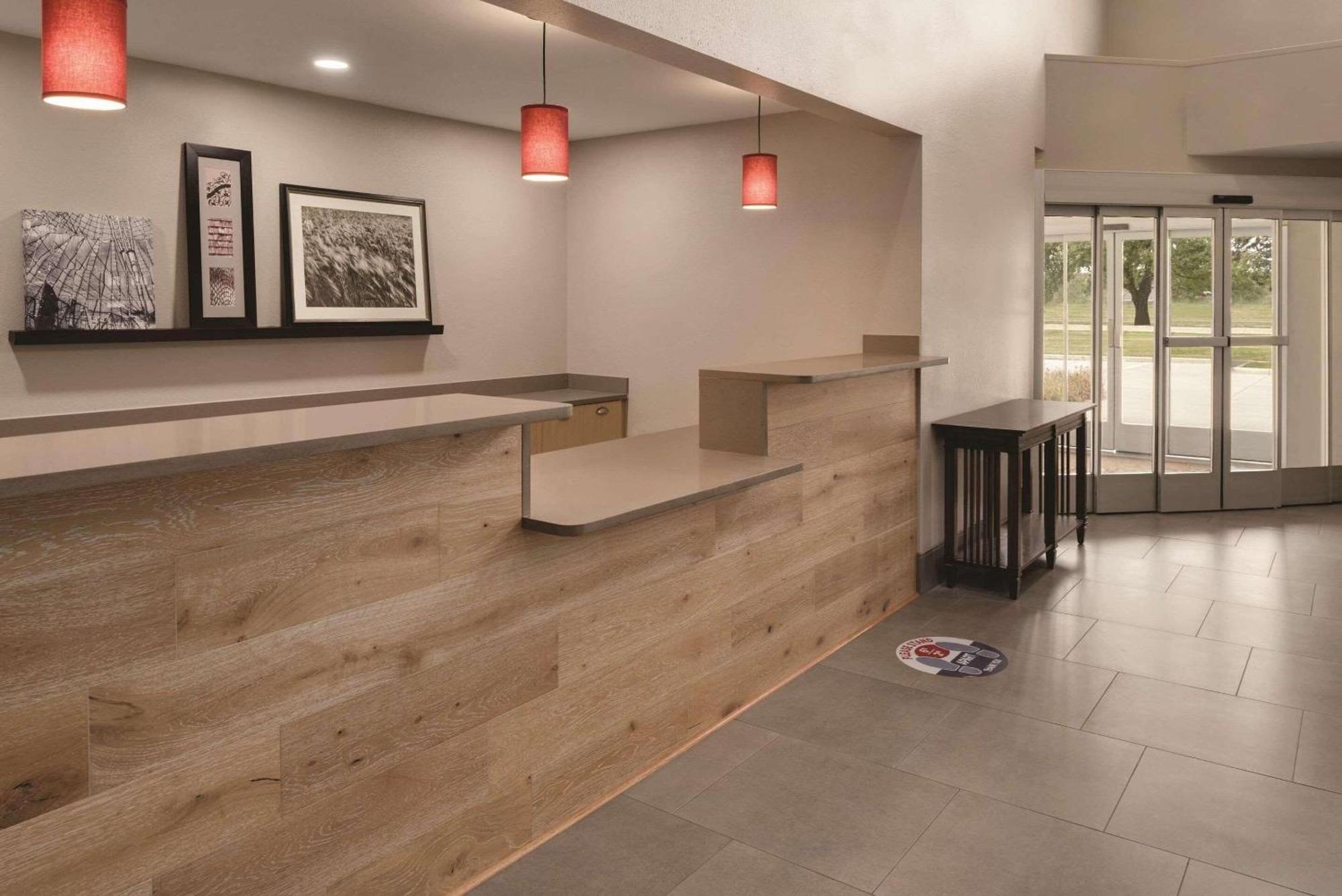 Country Inn & Suites By Radisson, Cedar Falls, Ia Exteriör bild