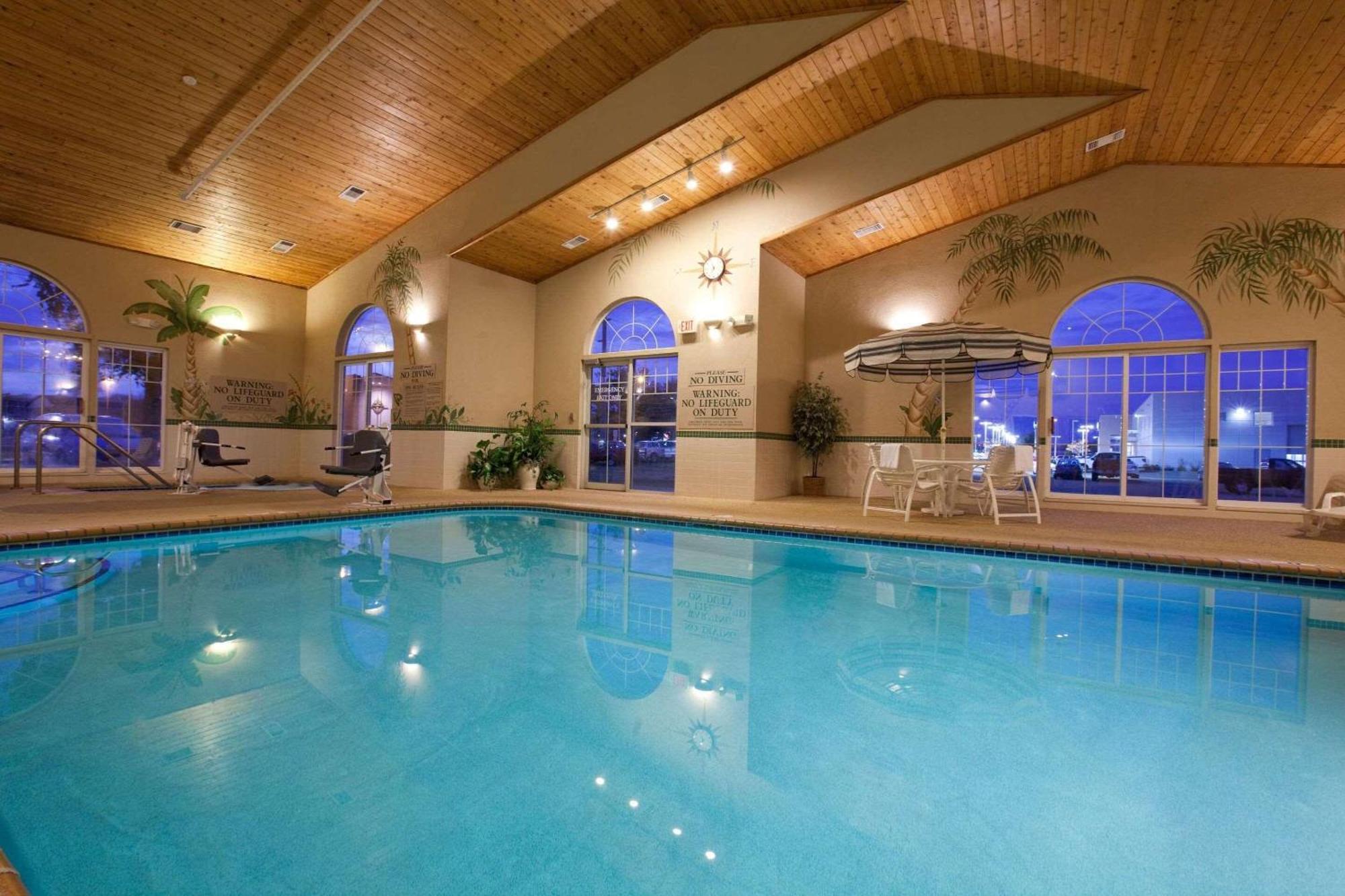 Country Inn & Suites By Radisson, Cedar Falls, Ia Exteriör bild