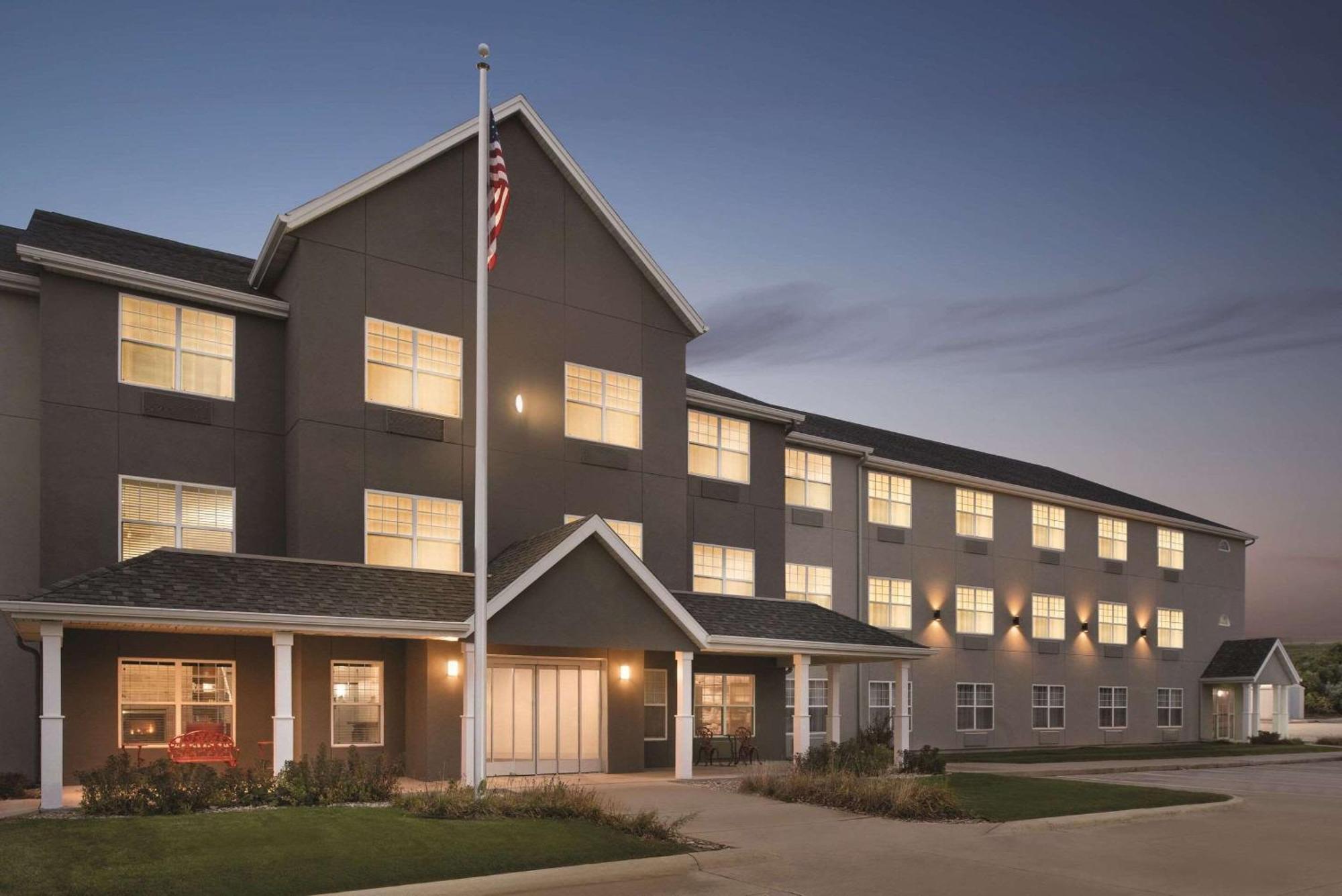 Country Inn & Suites By Radisson, Cedar Falls, Ia Exteriör bild